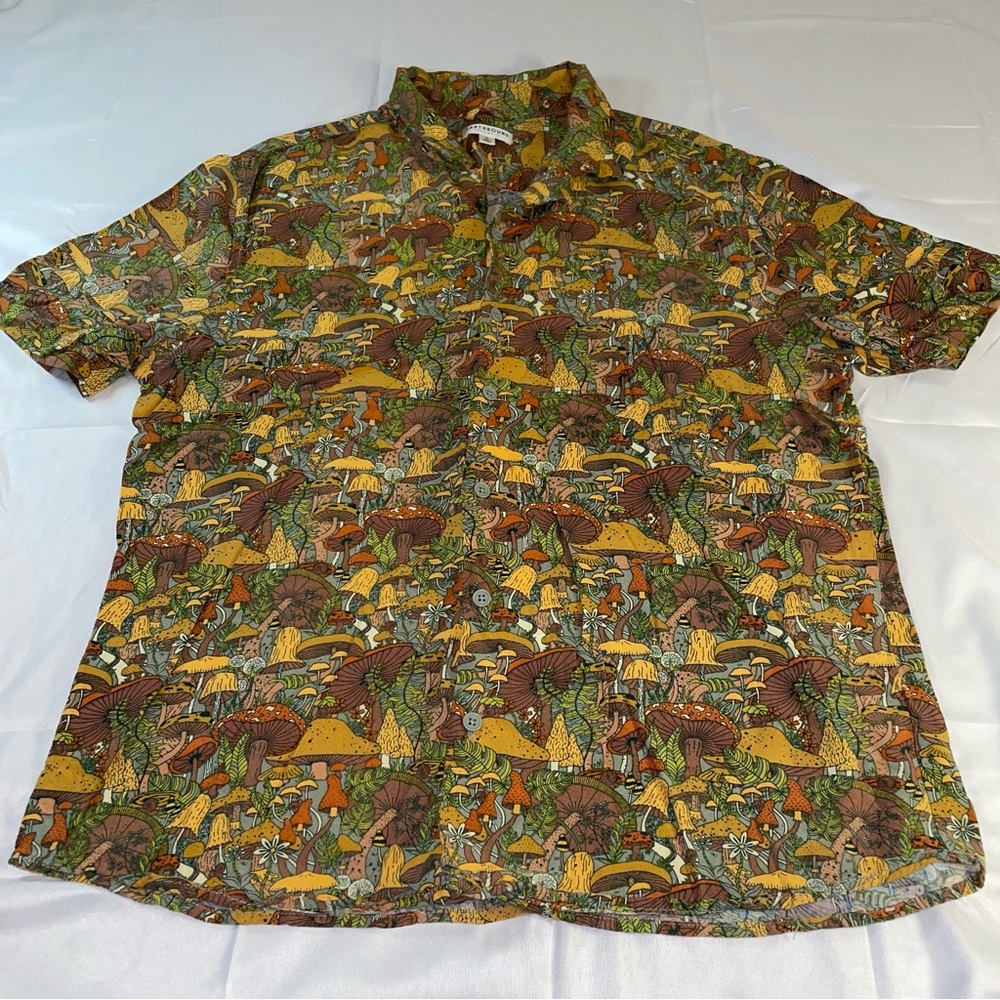 Earthbound Trading Co Mushroom Print‎ Rayon Short Sleeve Button Down Shirt Large